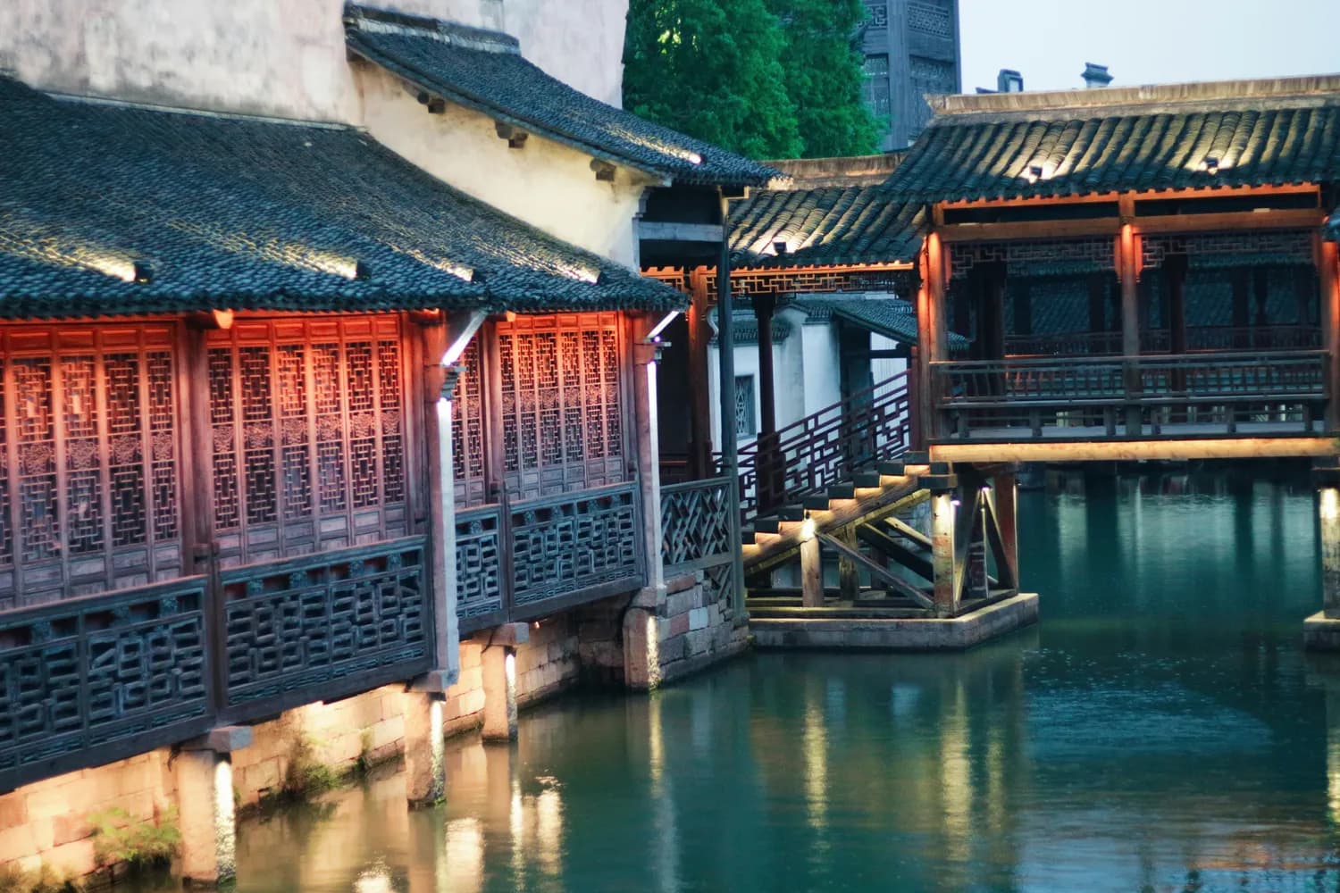 杭州到乌镇旅游攻略：机场大巴最实惠，东栅西栅各具特色