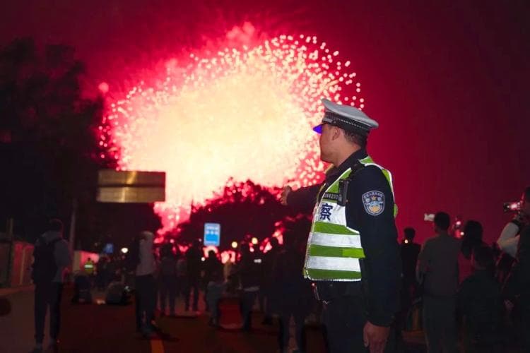 烟花爆竹燃放“禁改限”，好的规定需要好的配合