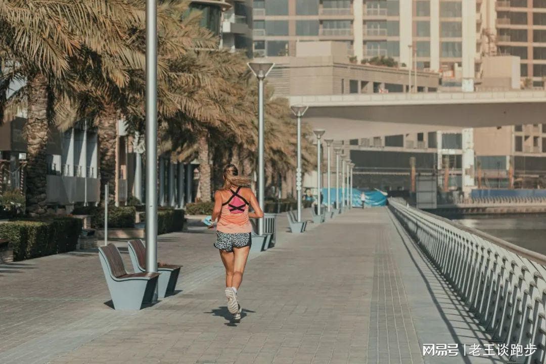 别让早起晨跑毁了你，睡饱再跑才是硬道理！