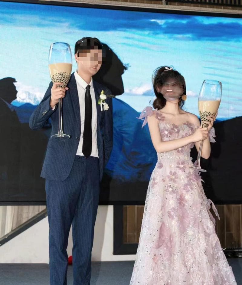 一些新人办婚礼选择用奶茶“敬酒” 有新娘称希望以此规避强迫灌酒