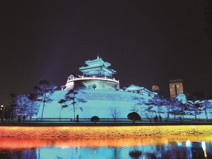 丛台不夜天： 千年典故跃成光影盛宴
