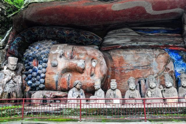 大足石刻赏雪攻略：两大景区、三道美食，1-2日行程规划