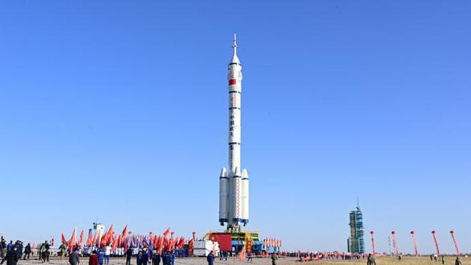 神舟十九号启程太空，天地间如何无缝沟通？上海航天人揭秘通信“神器”
