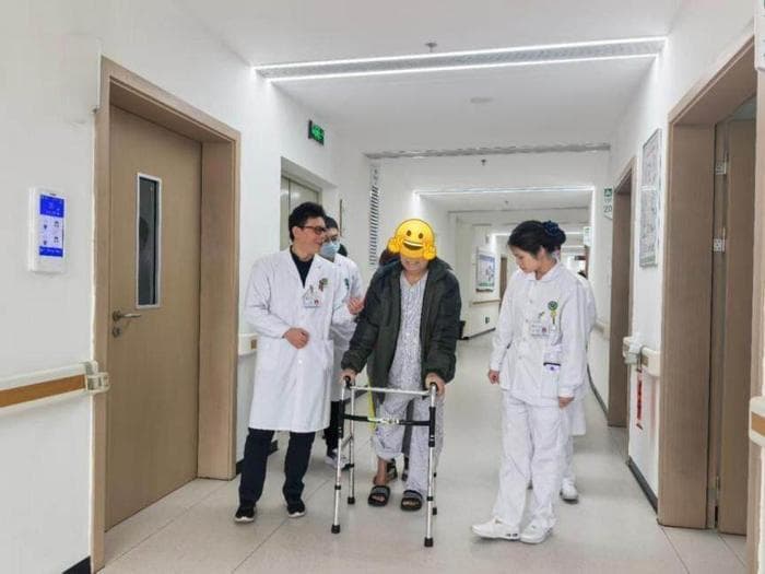 集采医保惠民生  茂名信宜髋关节痛十年老人经人工关节置换重获行走自由