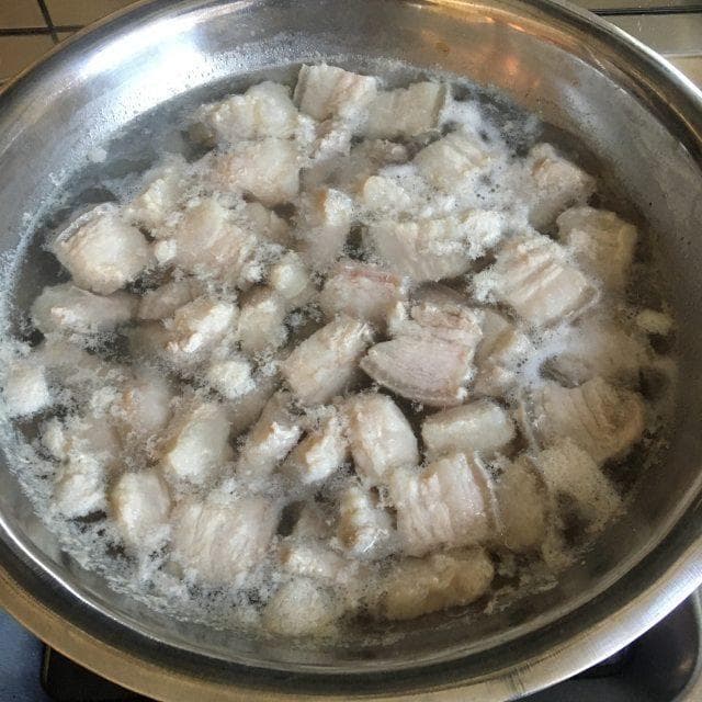 猪肉焯水是冷水还是热水？一文详解两种方法的优劣