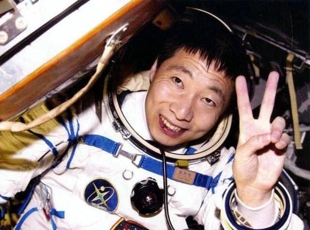 杨利伟怎样成为中国航天第一人？经历的折磨让人痛不欲生！