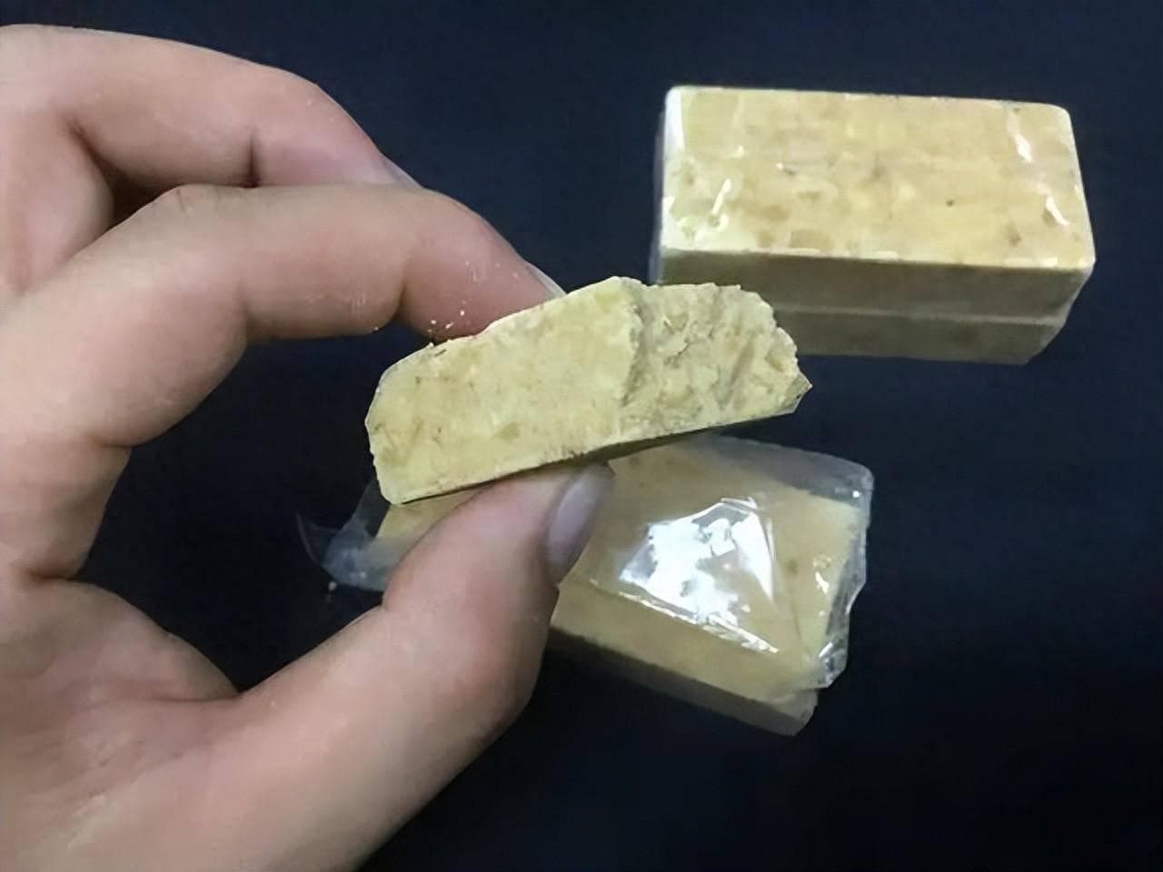 极度机密！市面上买不到的军用压缩饼干，跟民用版到底有啥不同？