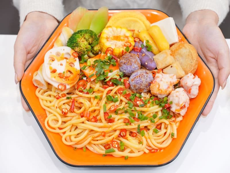 麻辣烫和冒菜的区别：从起源到消费形式的全面解析