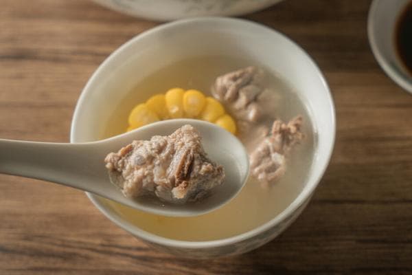 筒骨汤的完美炖制指南：从选材到出锅的全程详解