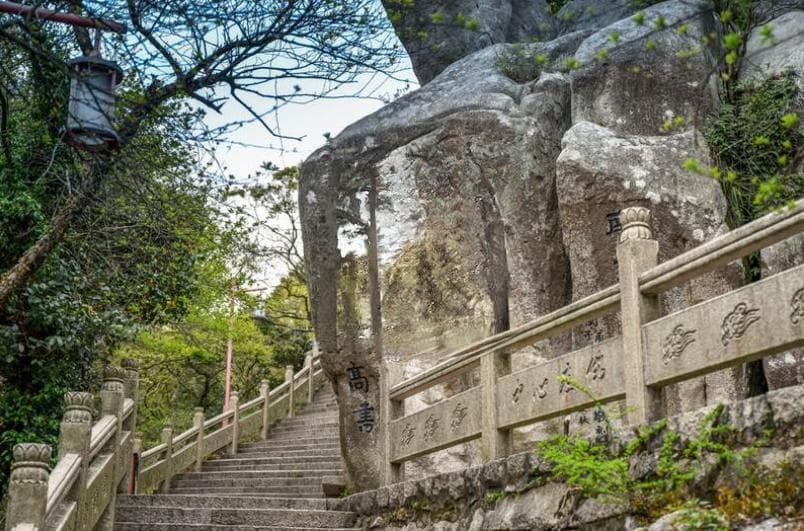 普陀山：三大寺院、1088级台阶与佛教文化体验