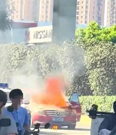 车辆自燃怎么办？这份应急处置指南请收好