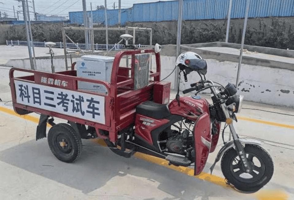 考摩托车驾照要一千多元？其实240元当天就能拿证