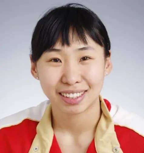 女篮传奇球星苗立杰：运动生涯辉煌却有遗憾，35岁披婚纱
