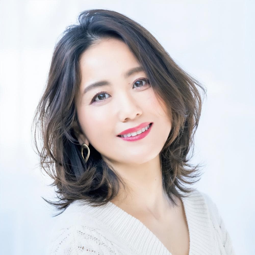 告别大妈感，45岁女性必备的10款“锁骨卷”发型：既时髦又气质