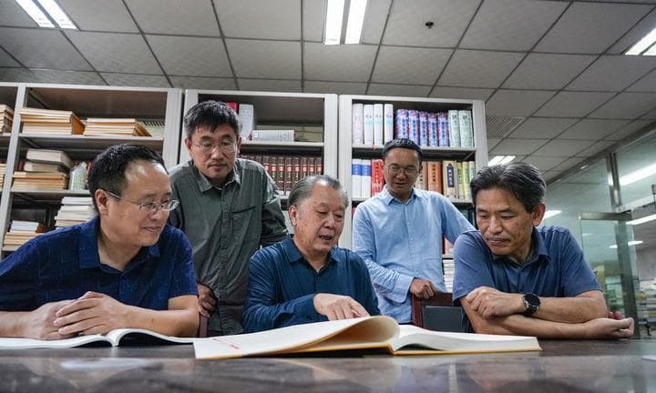 河北大学团队40年破解近万疑难字，助力汉字数字化发展