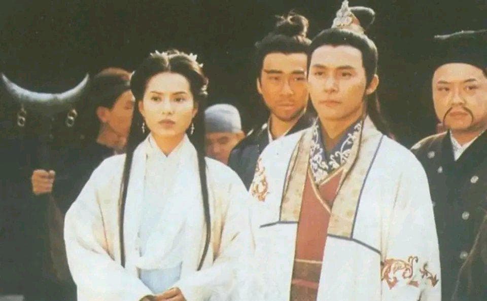 在《笑傲江湖》中，风清扬的独孤九剑是跟谁学的？