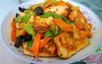 老豆腐的功效与作用及营养价值_禁忌_选购和做法