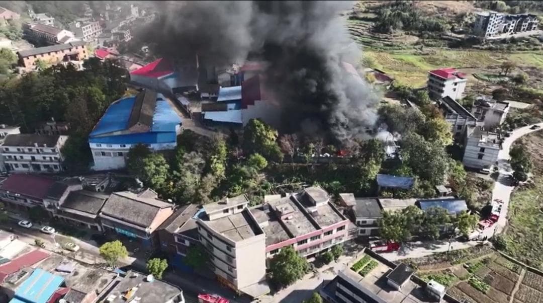 一箱打火机落地“引爆”打火机厂！当地人：一年生产的打火机串起来可绕地球20圈…