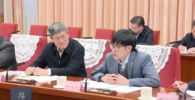 从县城学霸到AI冠军，梁文锋如何用应试思维颠覆硅谷，应试无罪！
