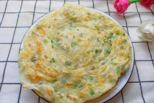 葱花饼怎么做才酥脆可口？原来和面有技巧，做对了比手抓饼还好吃