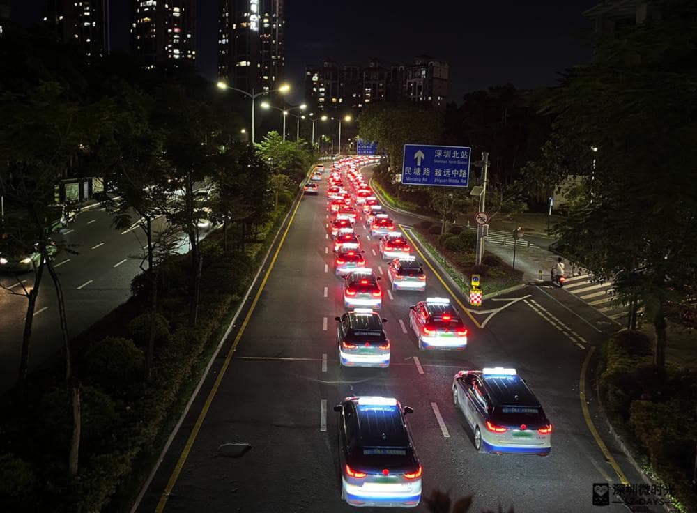 赚不到钱的出租车司机，挤在深圳北：排队两小时，赌一个百元订单