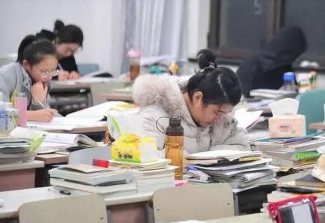 毕业十年后才发现，本科vs硕士的工资涨幅天差地别，一份数据流出