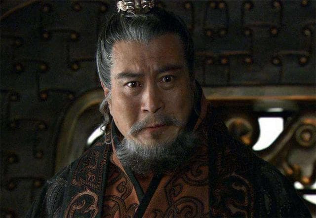 三国乱世里，他是当时最大的诸侯，因不会用人致官渡之战惨败