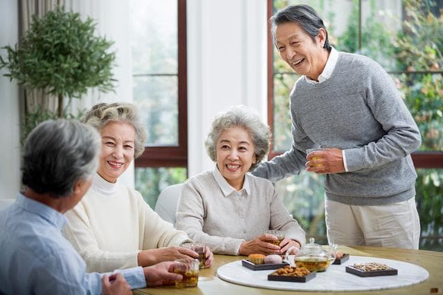 冬季中老年人养生全攻略：饮食调养与健康管理并重