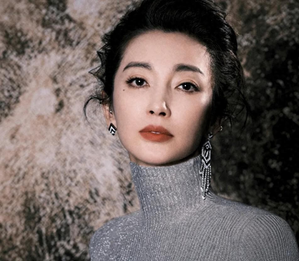 51岁李冰冰现身顶奢宴会，才知道：原来她才是娱乐圈的顶级大女主