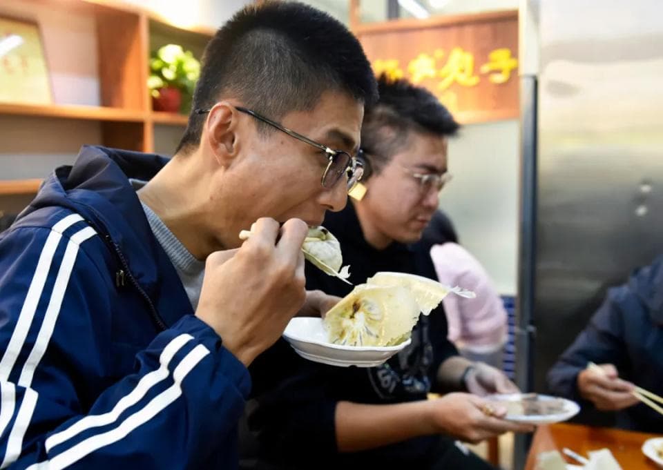 吃饭时间变一变就能缓解疲劳？饮食一点小改变，身体好处有很多