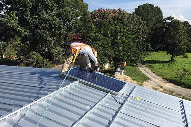 【太阳能热水器安装】平板太阳能热水器安装流程 热水器安装注意事项