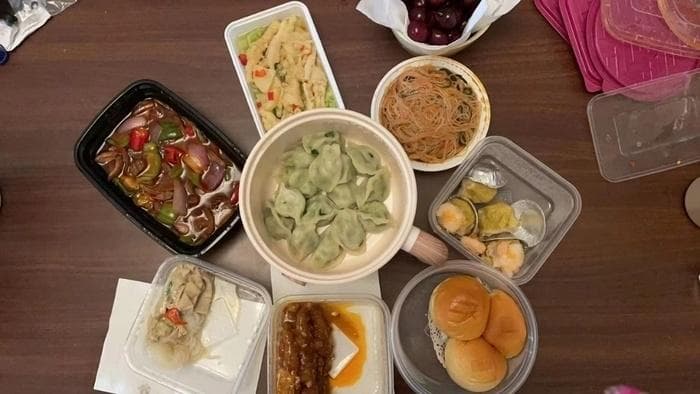 那些主动不回家过年的年轻人 | 共度幸福年·坚守