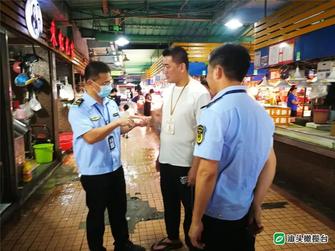 餐饮业消费安全执法检查！他们来到这些网红餐饮店......