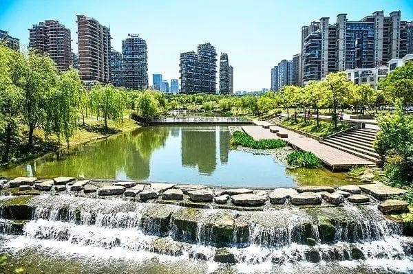 兴义：擦亮城市生态底色