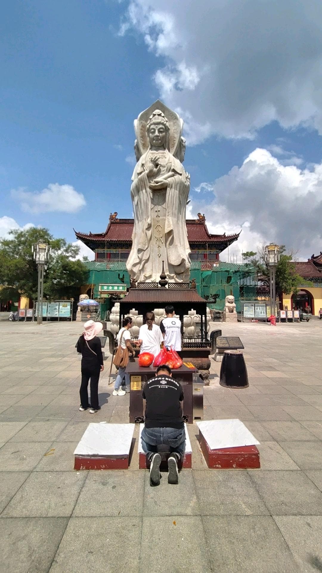 海岛金山寺：隋唐古刹变身现代人的心灵归宿