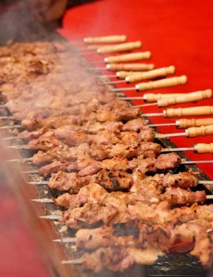 新疆烤肉何以成为地标性美食？