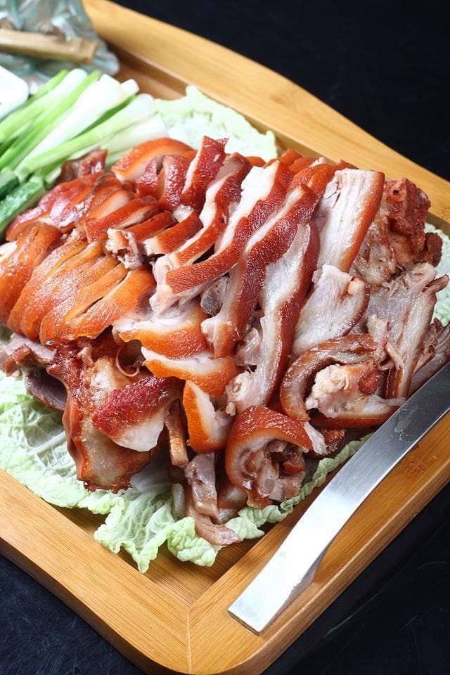 猪头肉的营养价值与炒菜技巧：教你做出美味可口的家常菜