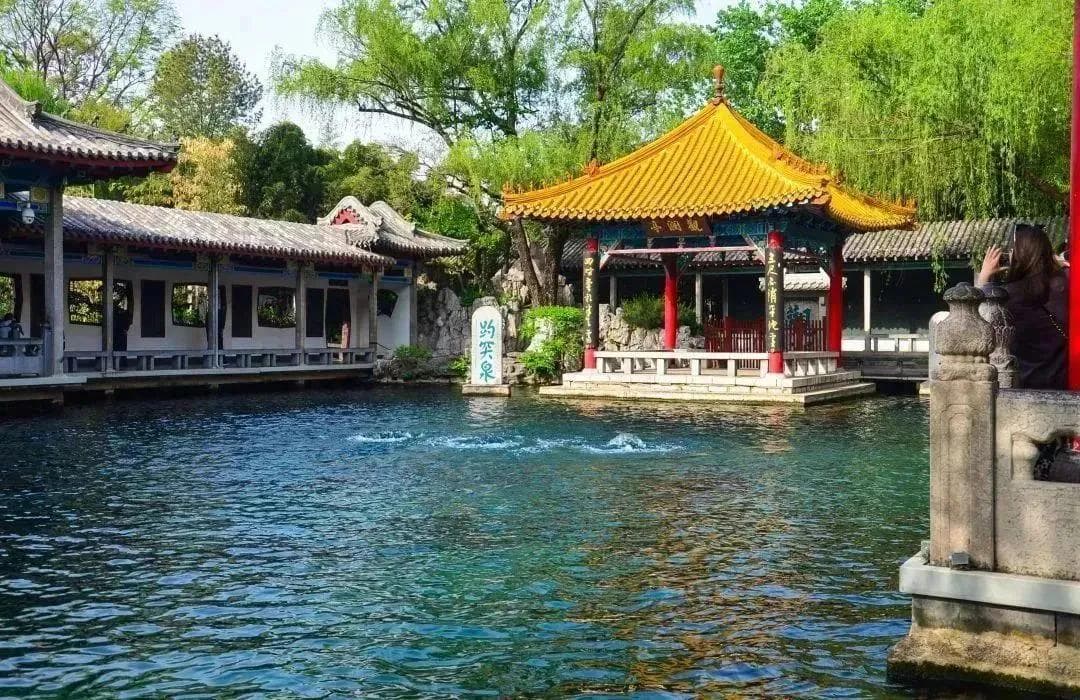 诗词中的泉城春色