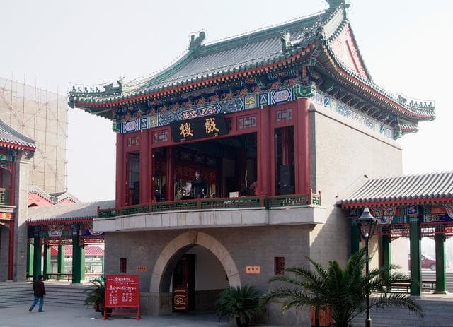 天津津门故里牌坊，深秋探访，新疆馕饼相伴的美食之旅