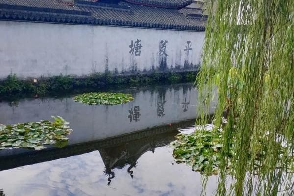 探寻崇仁古镇的历史魅力与文化底蕴