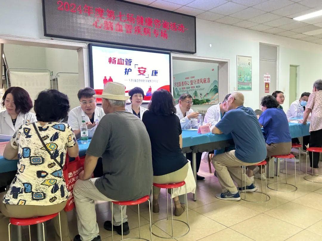 三甲医院专家送医进社区 分级诊疗让居民在家门口享受高质量健康服务