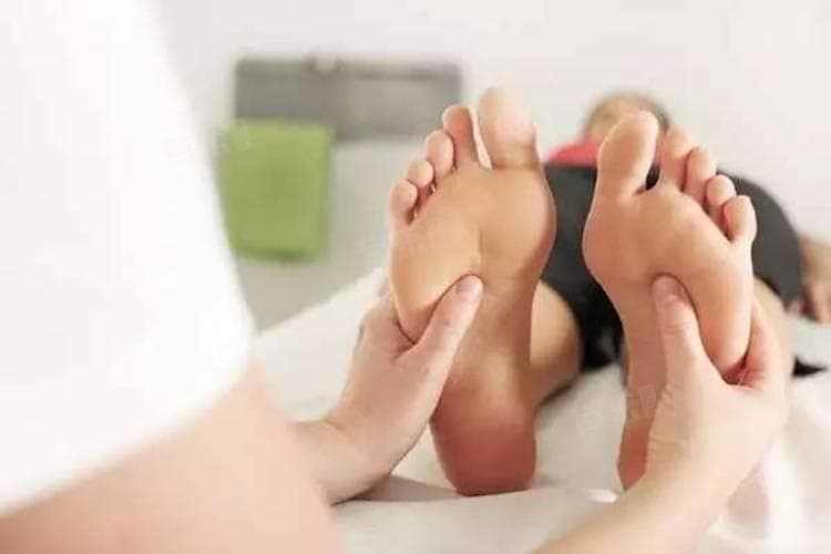 脚底板疼痛是怎么回事