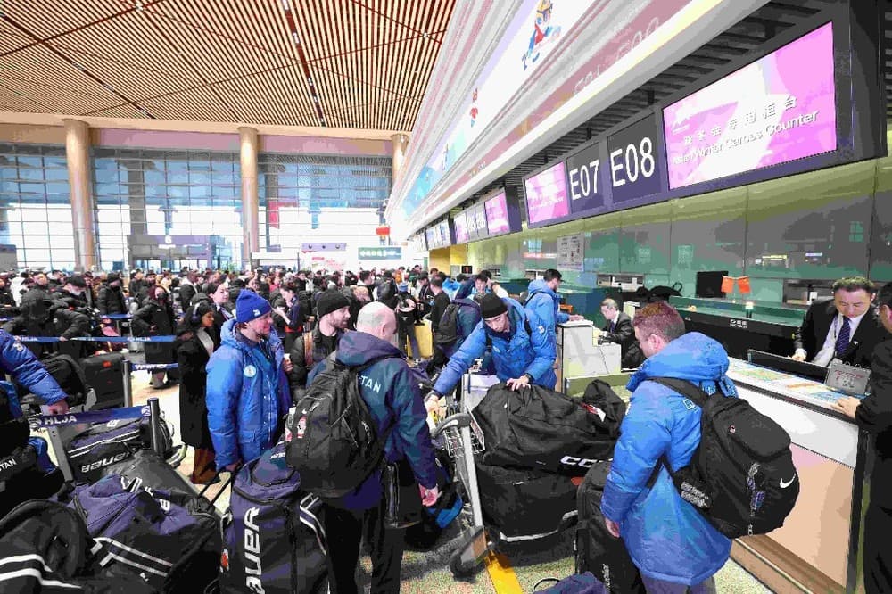 哈尔滨机场迎来亚冬代表团返程高峰
