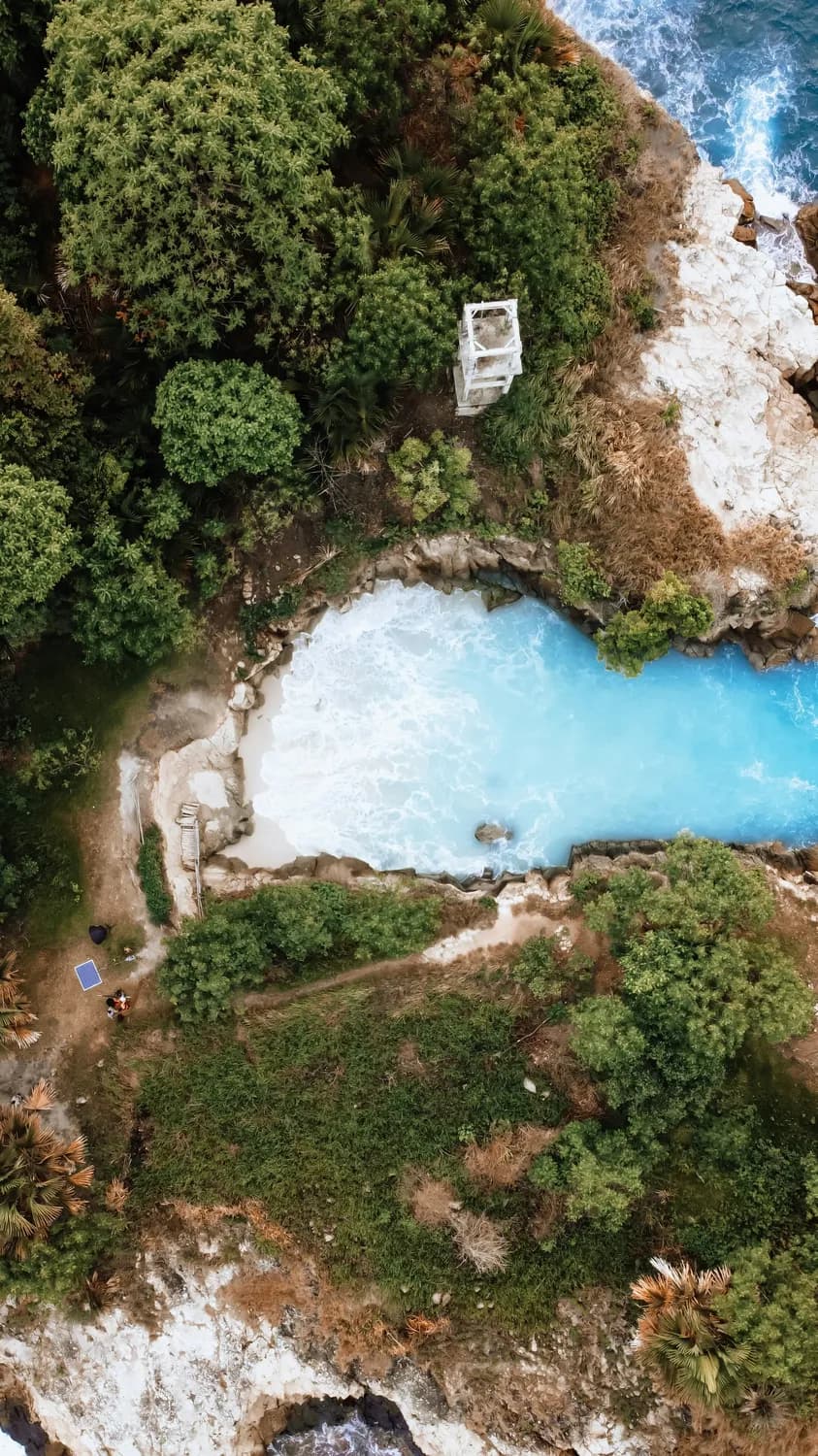 广西十万大山布透温泉：网红打卡胜地