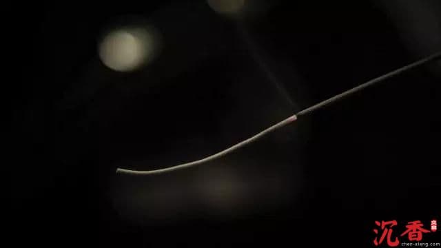 一支线香正确的点燃方式