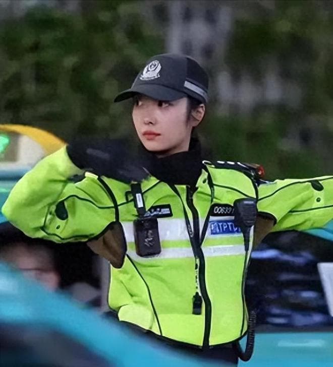 杭州“兔子警官”李语蔚：爆火后仍坚持自我不当网红，如今已升职