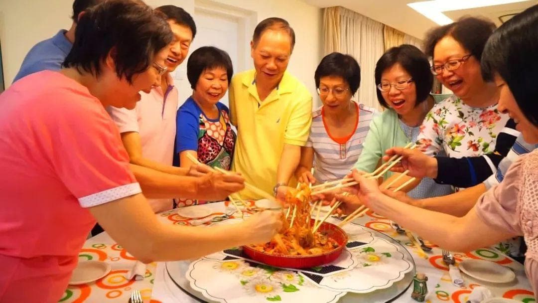 在新加坡捞鱼生，该说哪些吉利话？