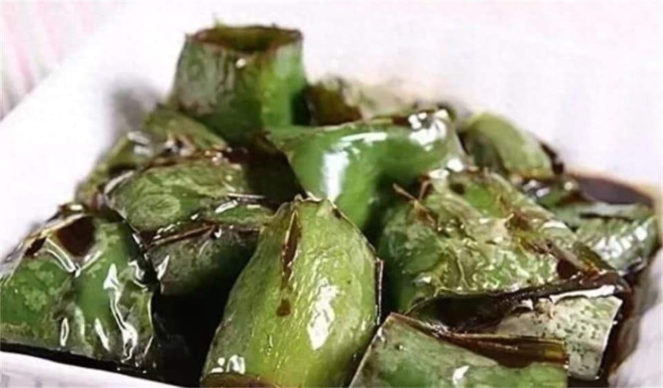 大厨教你虎皮青椒的正确做法，吃着不油腻，香辣过瘾好吃又下饭
