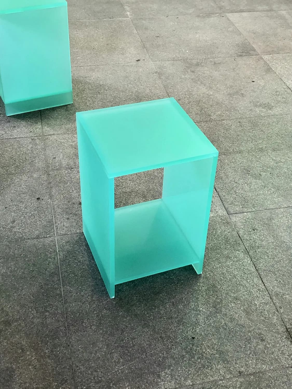 亚克力家具变色？这几个小妙招让你告别“黄脸婆”