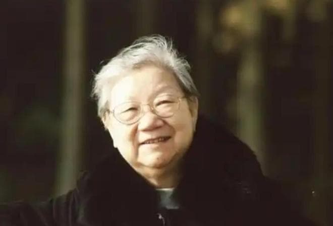 刘思齐离世后，4个孩子同时出席葬礼，难得同框却哭成了泪人